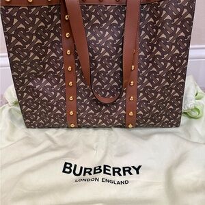 👜 Burberry TB Monogram Tote Bag – Like New w/ Receipt & Tags